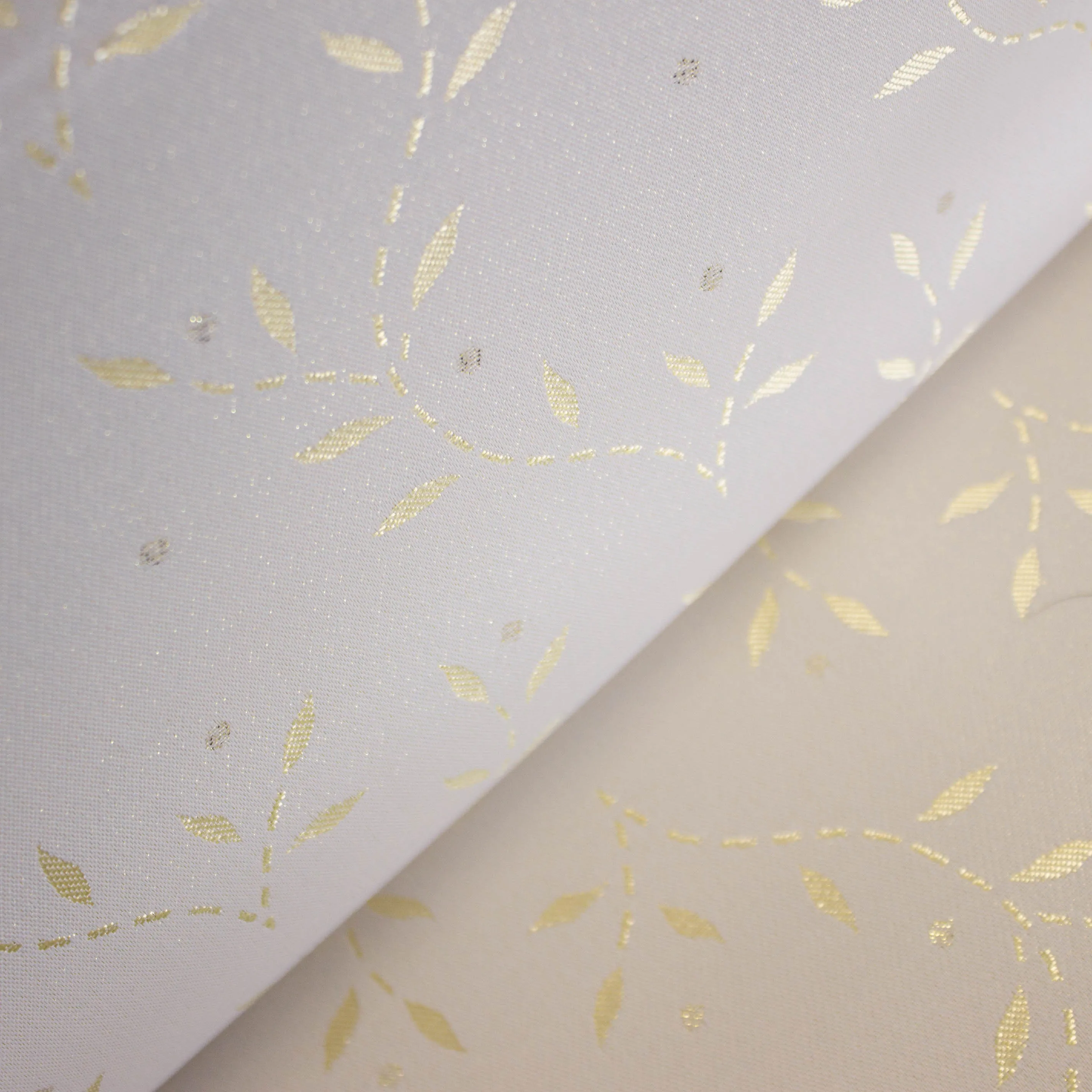 Jacquard Polyester met sierlijke figuren met gouddraad